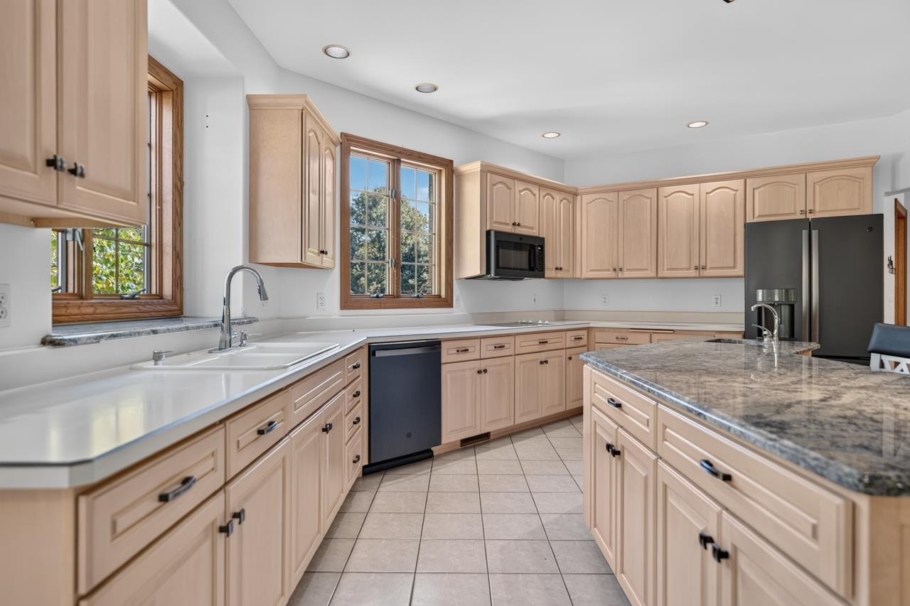 1646 Valley View Road, Belvidere, IL 61008