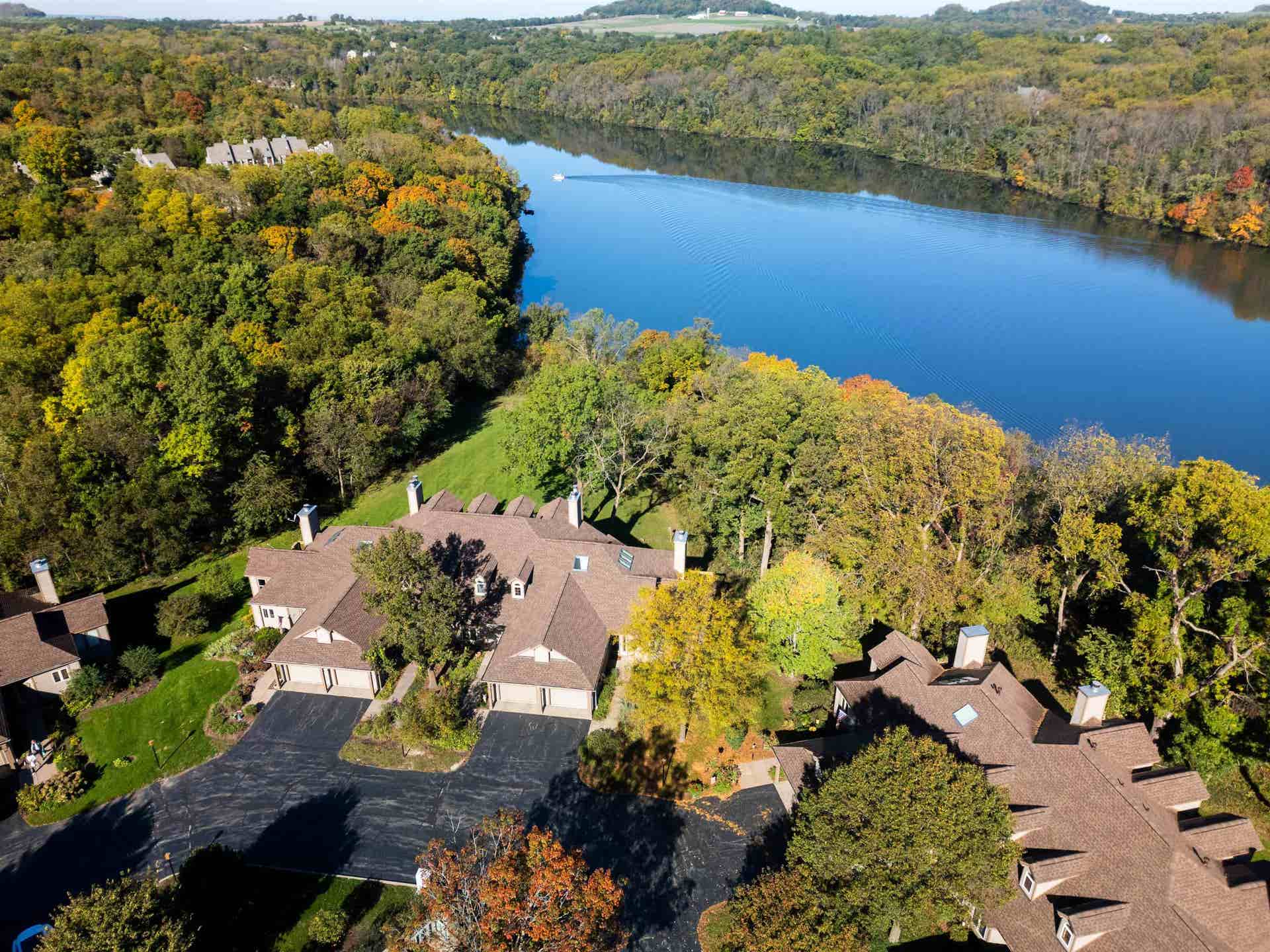 8 Rock Cove Lane, Galena, IL 61036