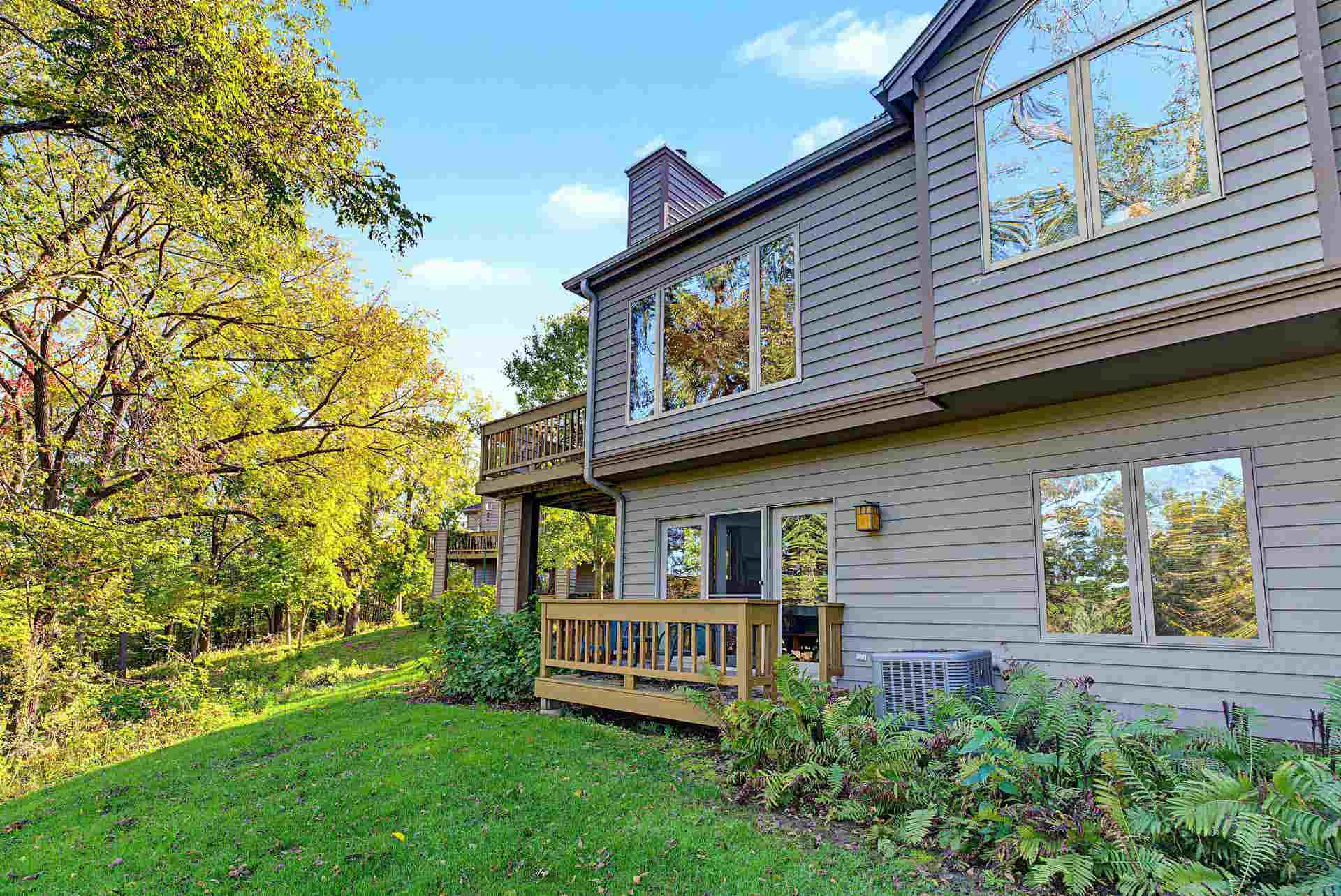 8 Rock Cove Lane, Galena, IL 61036