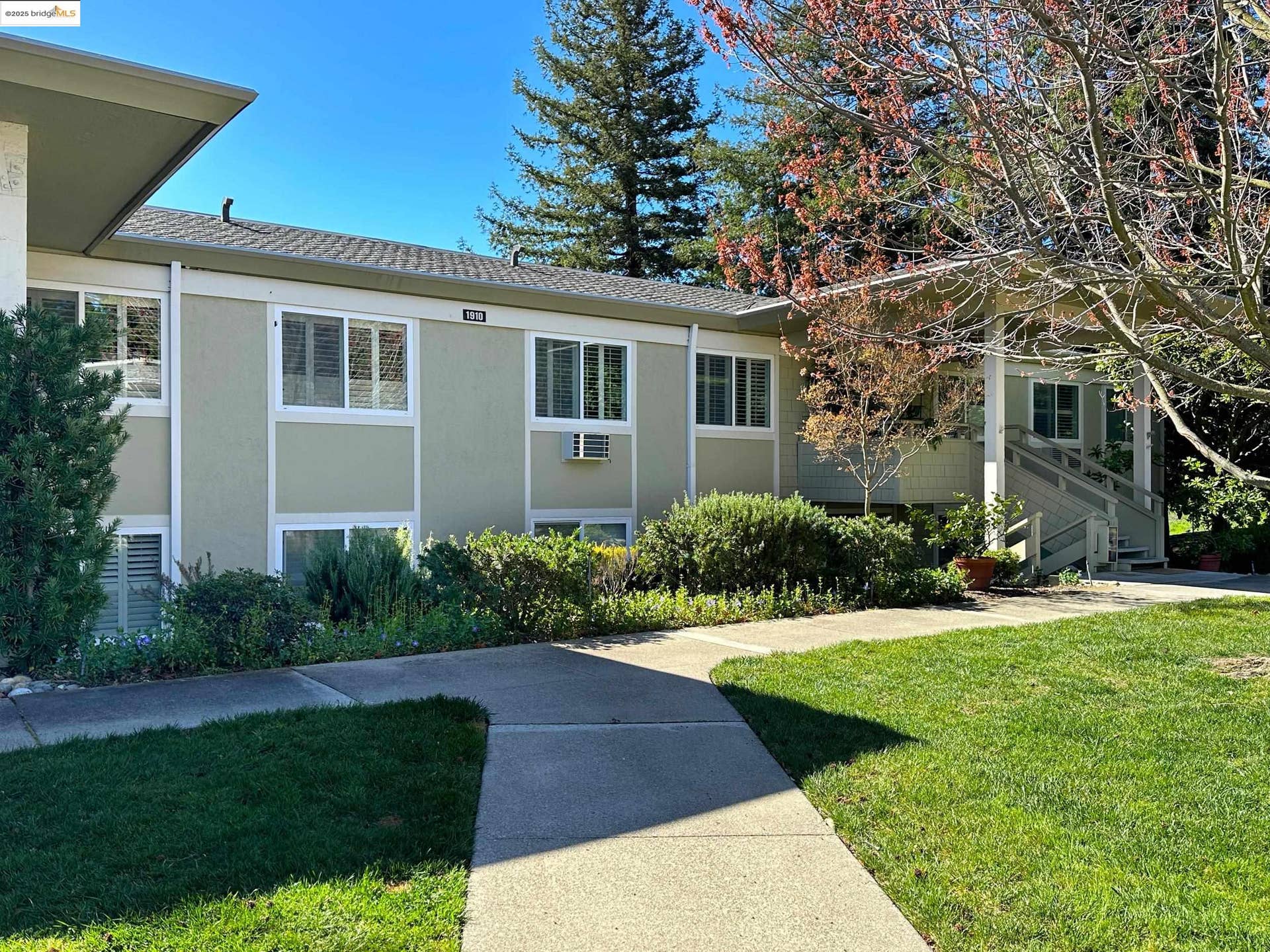 1910 Skycrest Dr, #5, Walnut Creek, CA 94595