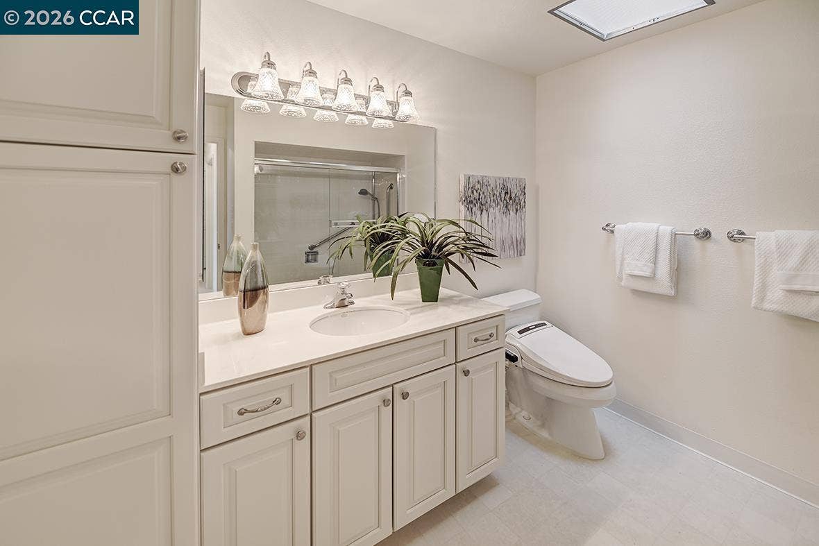 3136 Tice Creek Dr, #5, Walnut Creek, CA 94595