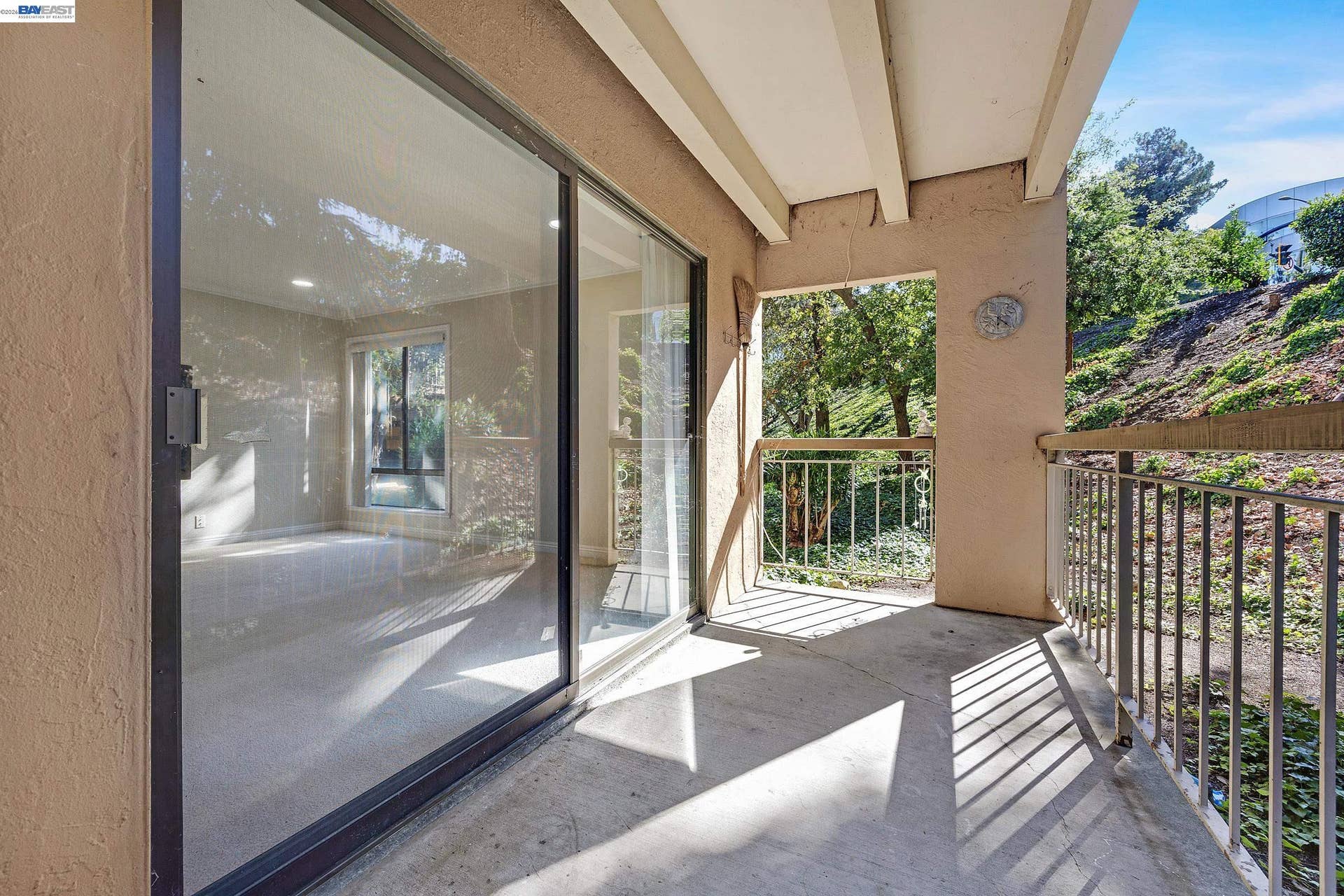 Private end balcony