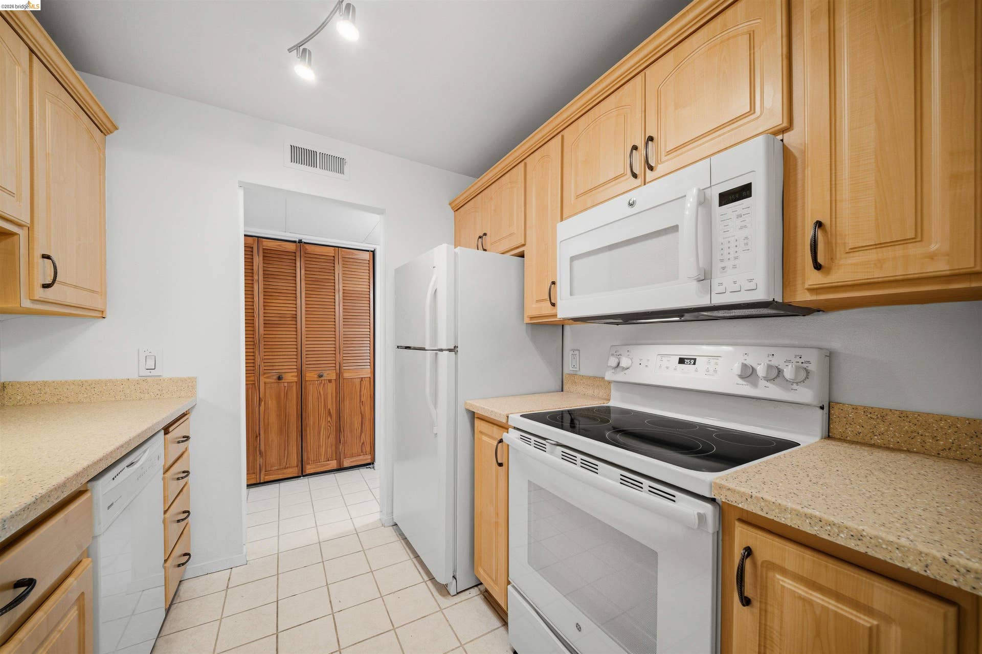 420 N Civic Dr, #207, Walnut Creek, CA 94596