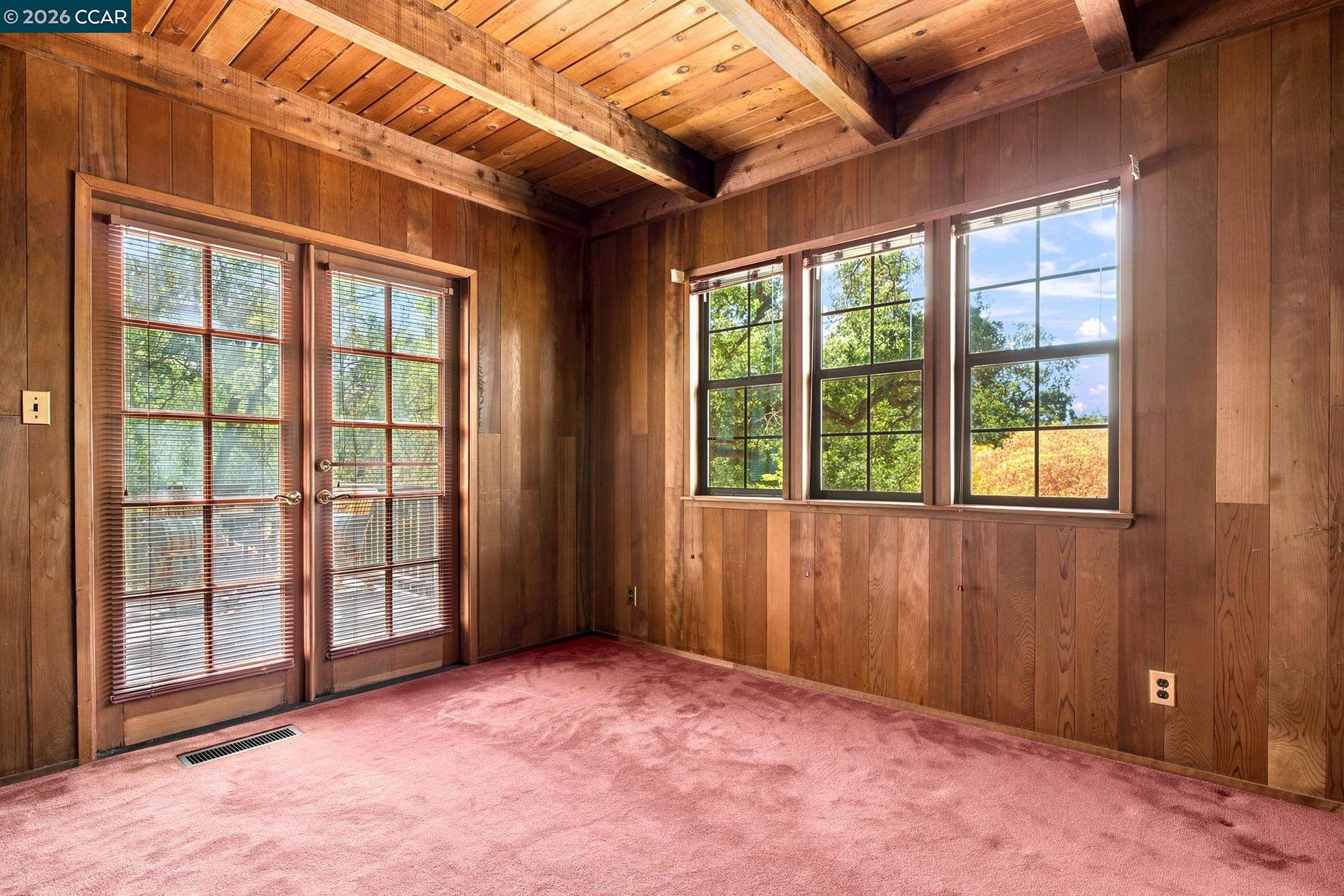 Back house guest bedroom