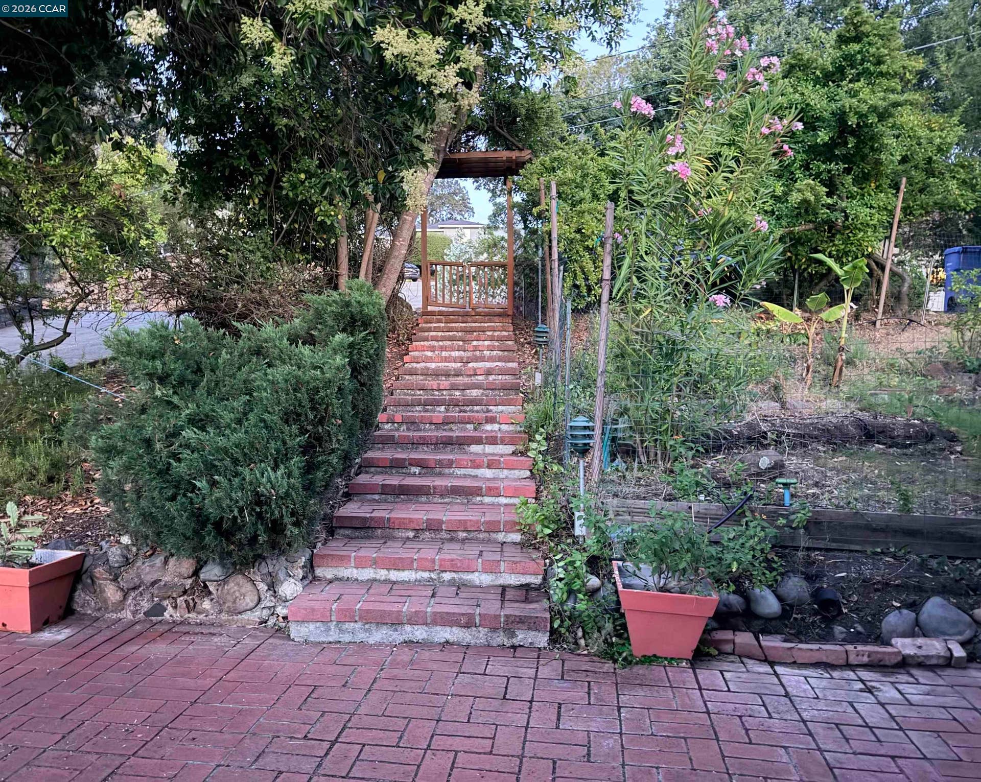 890 Holly Hill Dr, Walnut Creek, CA 94596