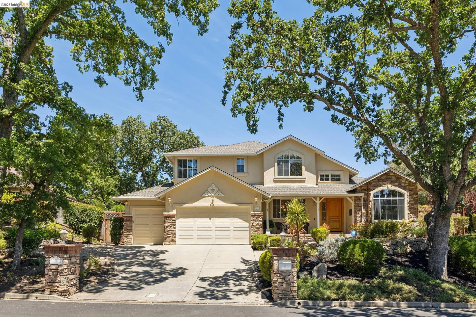 6 Whitfield Ct, Pleasant Hill, CA 94523