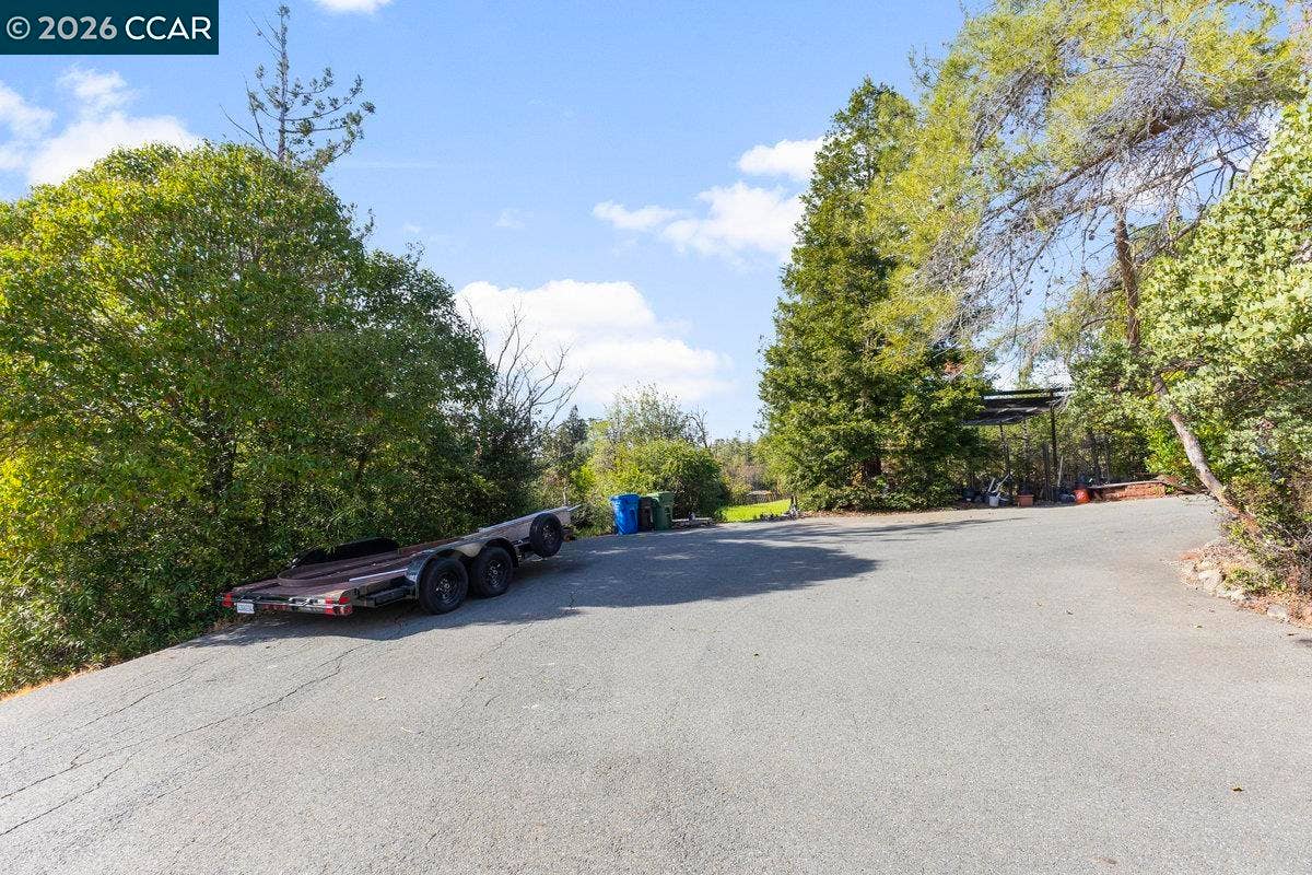 1081 Scots Ln, Walnut Creek, CA 94596