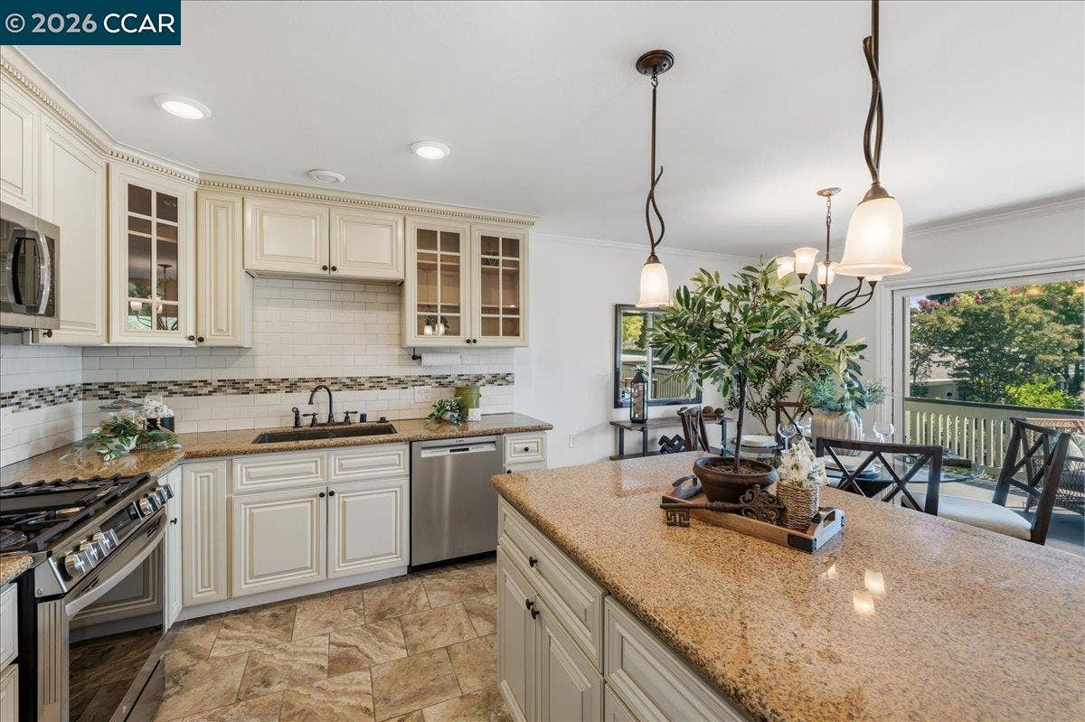 2301 Pine Knoll Dr, #6, Walnut Creek, CA 94595