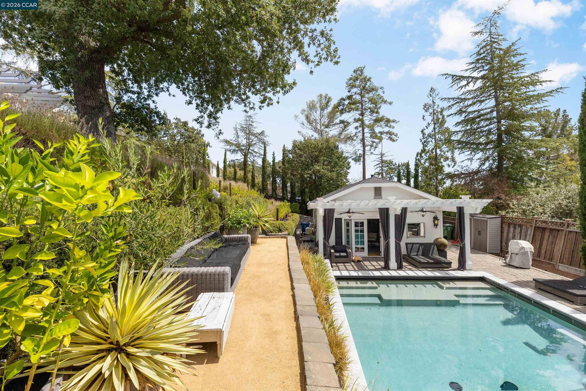 950 Country Lane, Walnut Creek, CA 94596
