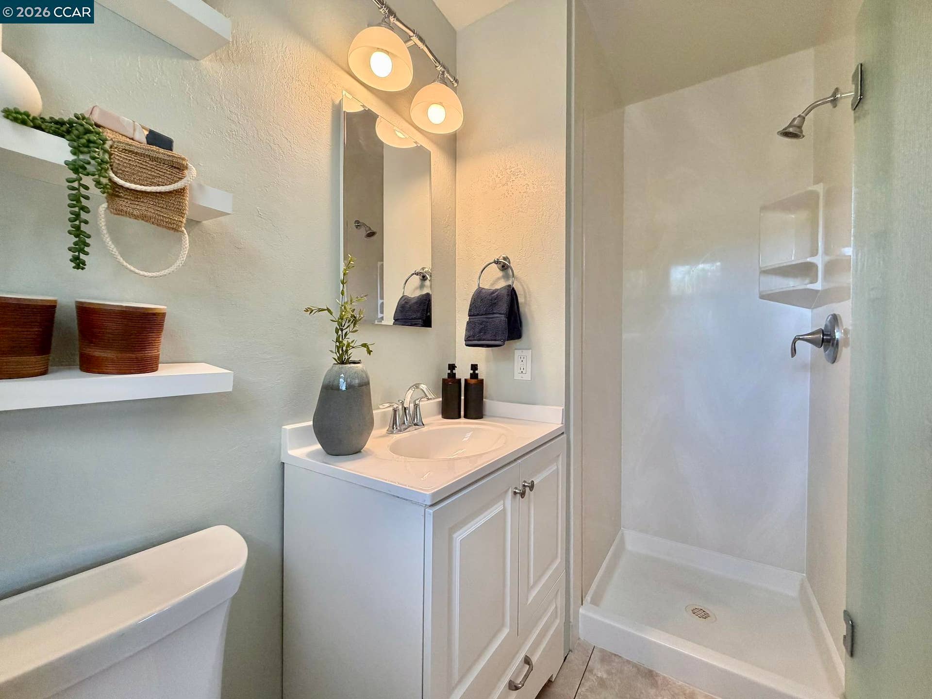 PRIMARY BATHROOM SUITE