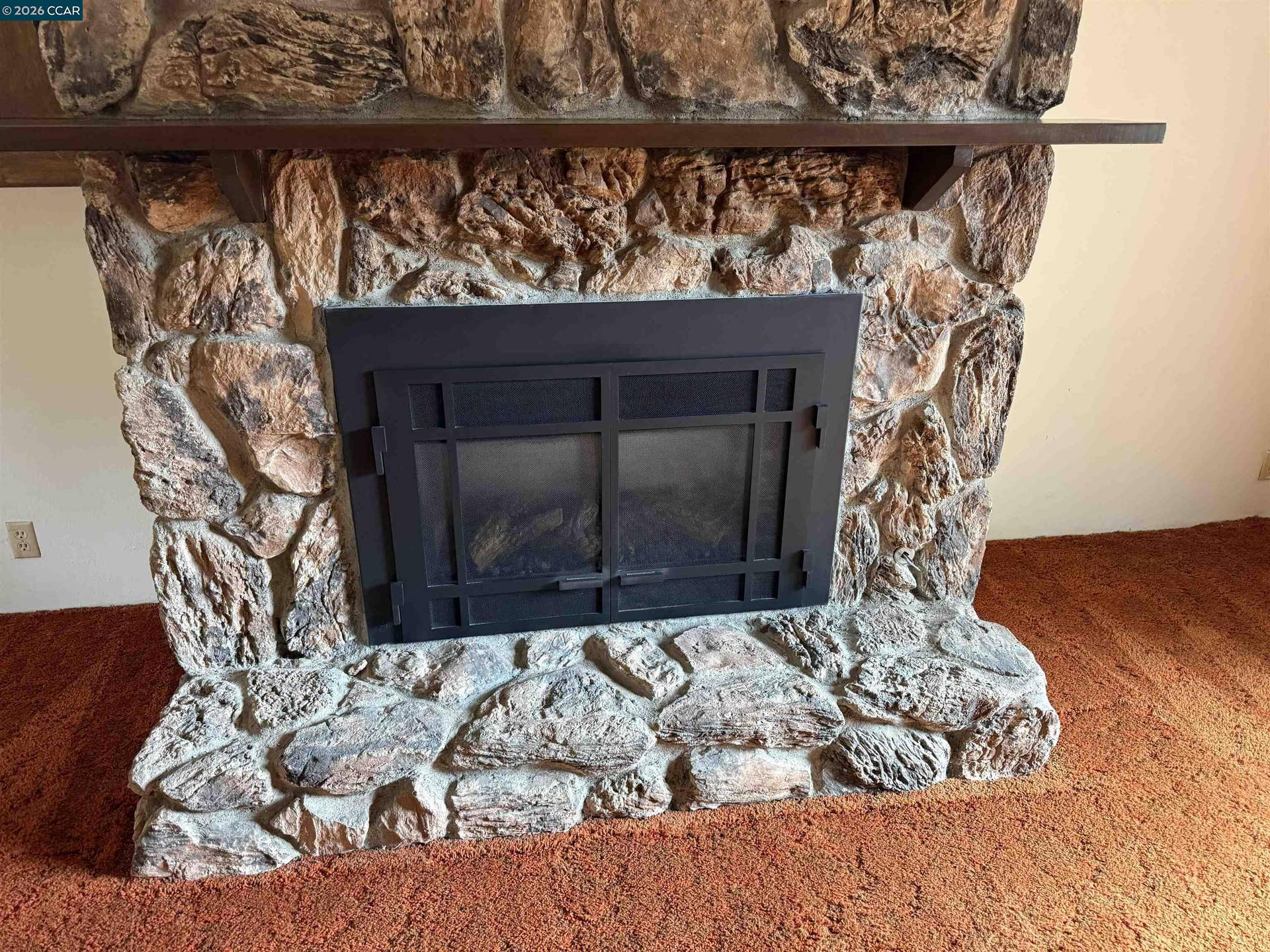 Gas fireplace!