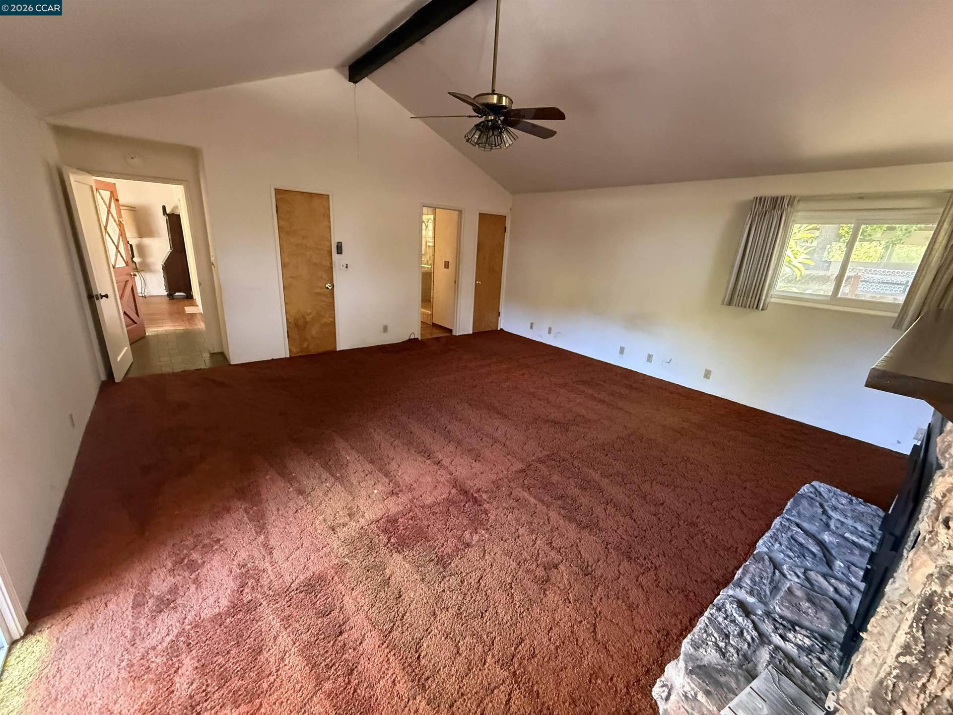 Large bedroom, with walk-in closet and ensuite Bathroom!