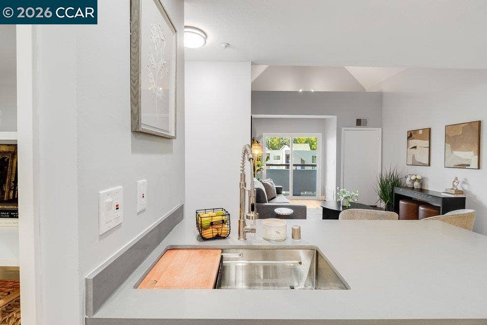 3173 Wayside Plaza, #301, Walnut Creek, CA 94597