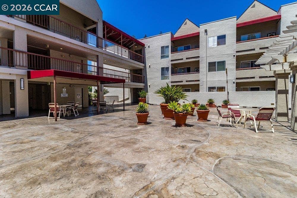 3173 Wayside Plaza, #301, Walnut Creek, CA 94597