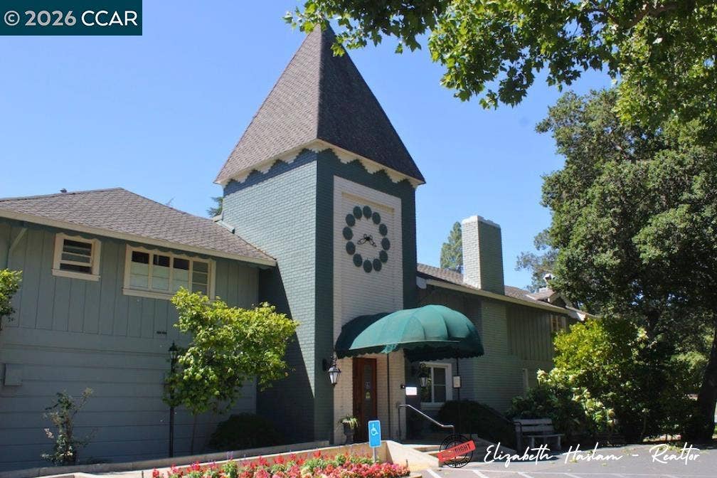 Stanley Dollar Clubhouse