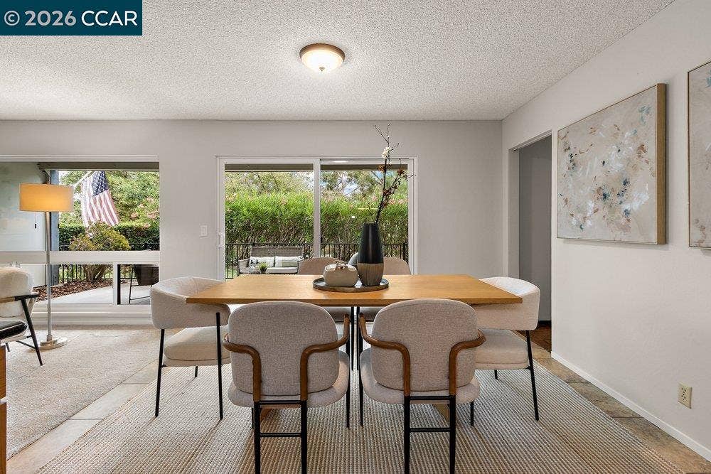 Dining Area facing Patio