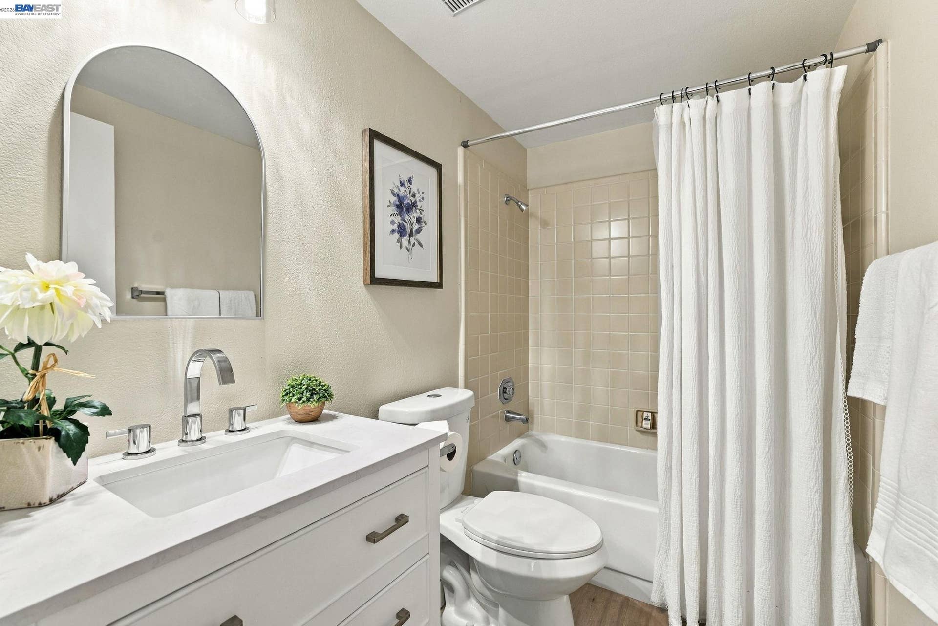 LL-full bathroom