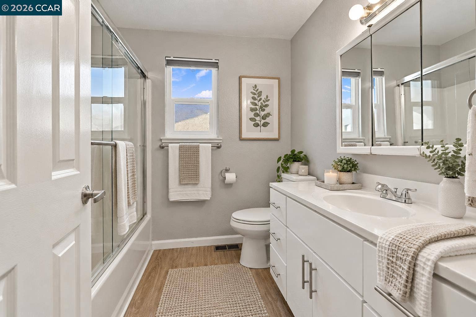 Upstairs, hallway, full bathroom