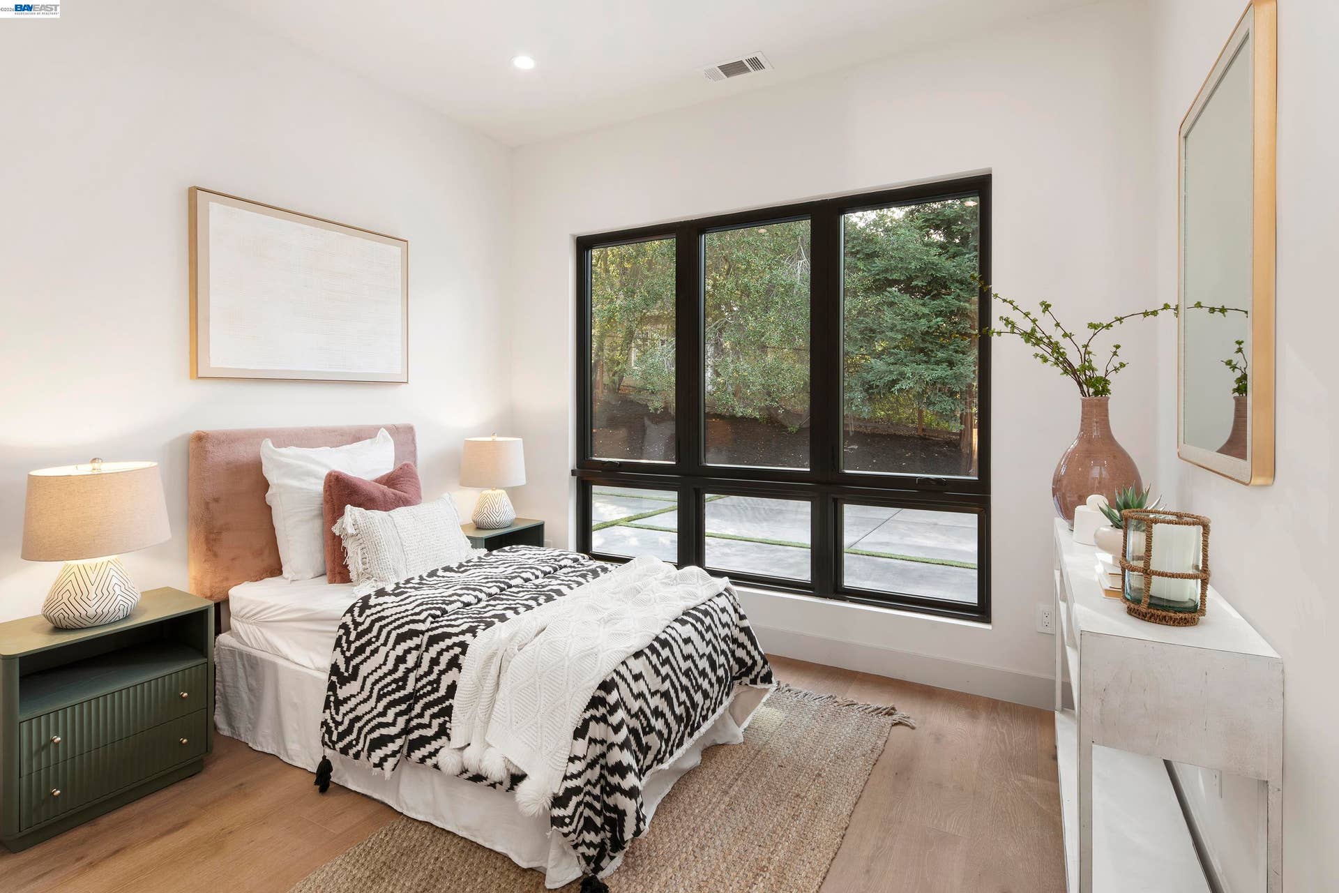 Secondary bedroom