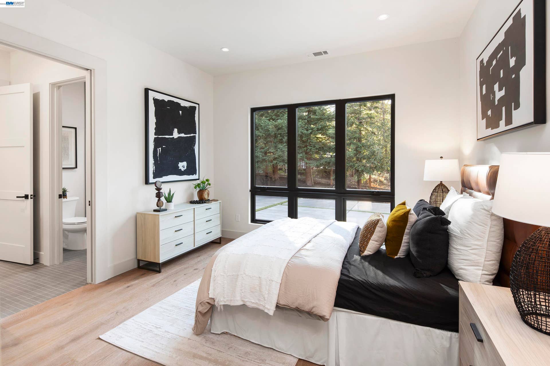 Secondary bedroom