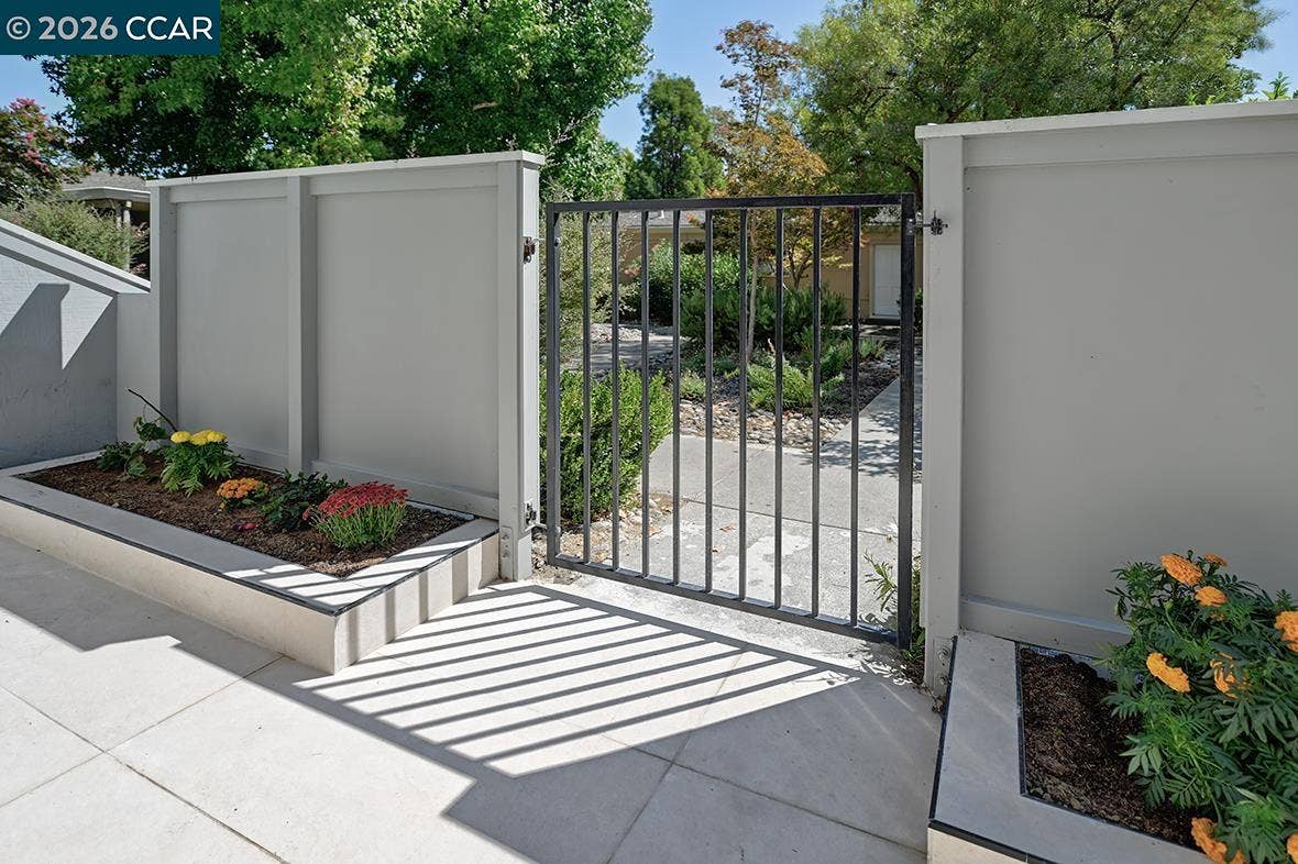 1140 Fairlawn Ct, #2, Walnut Creek, CA 94595