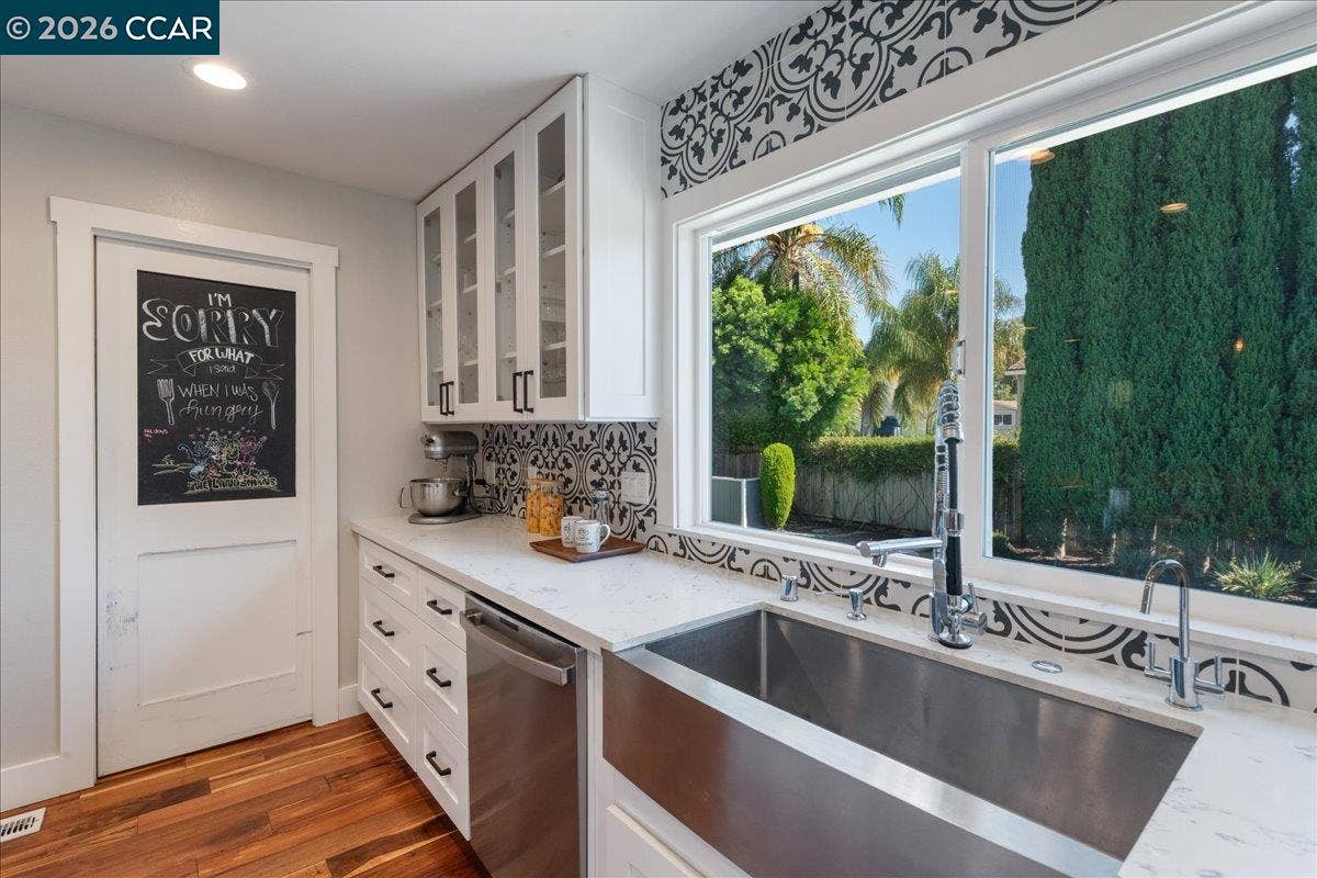Farmhouse sink