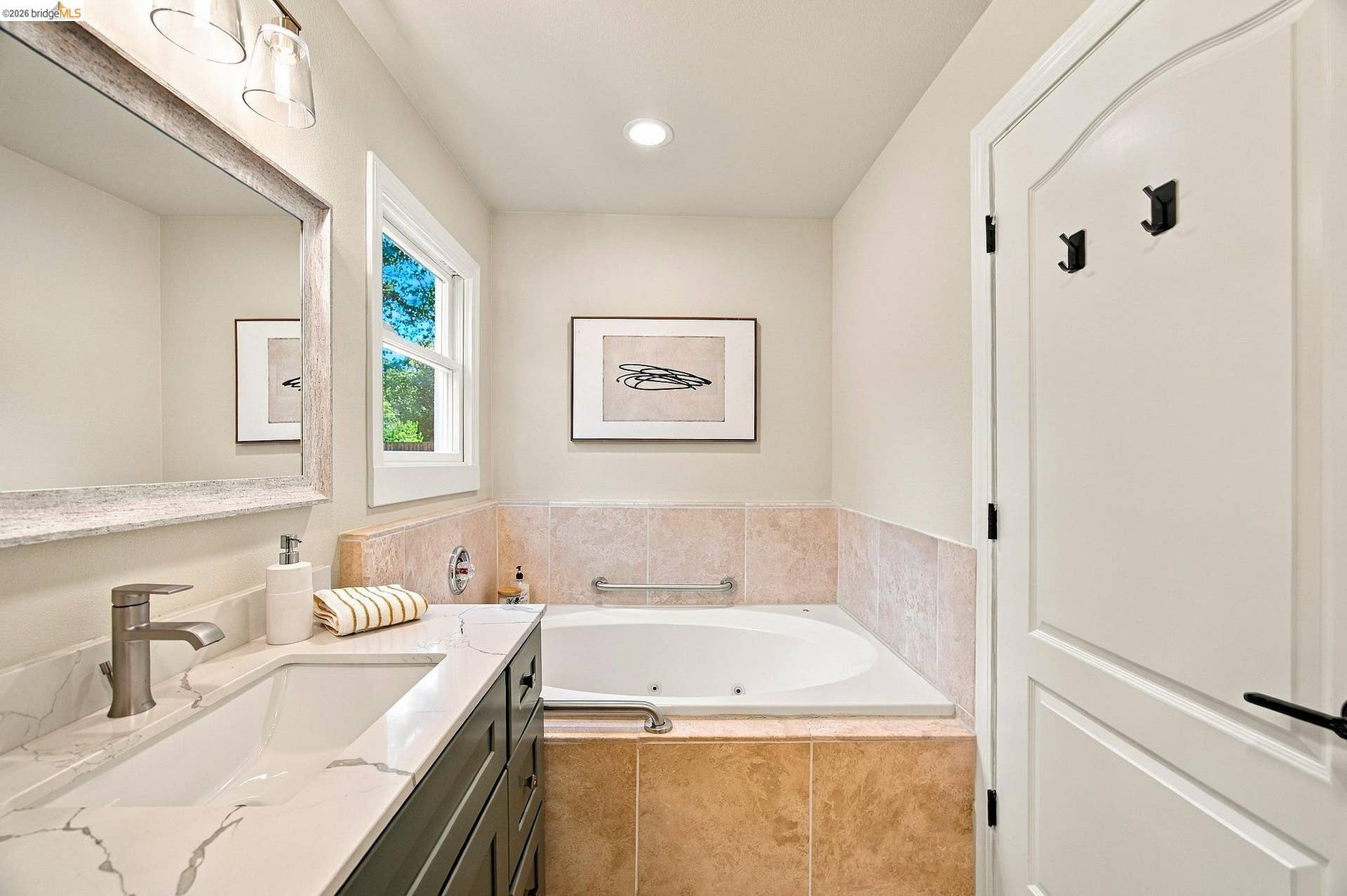 925 Juanita Dr, Lafayette, CA 94595