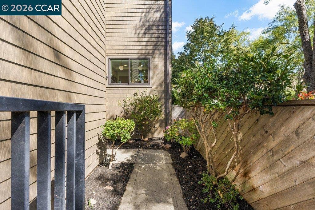 500 Monarch Ridge Dr, Walnut Creek, CA 94597