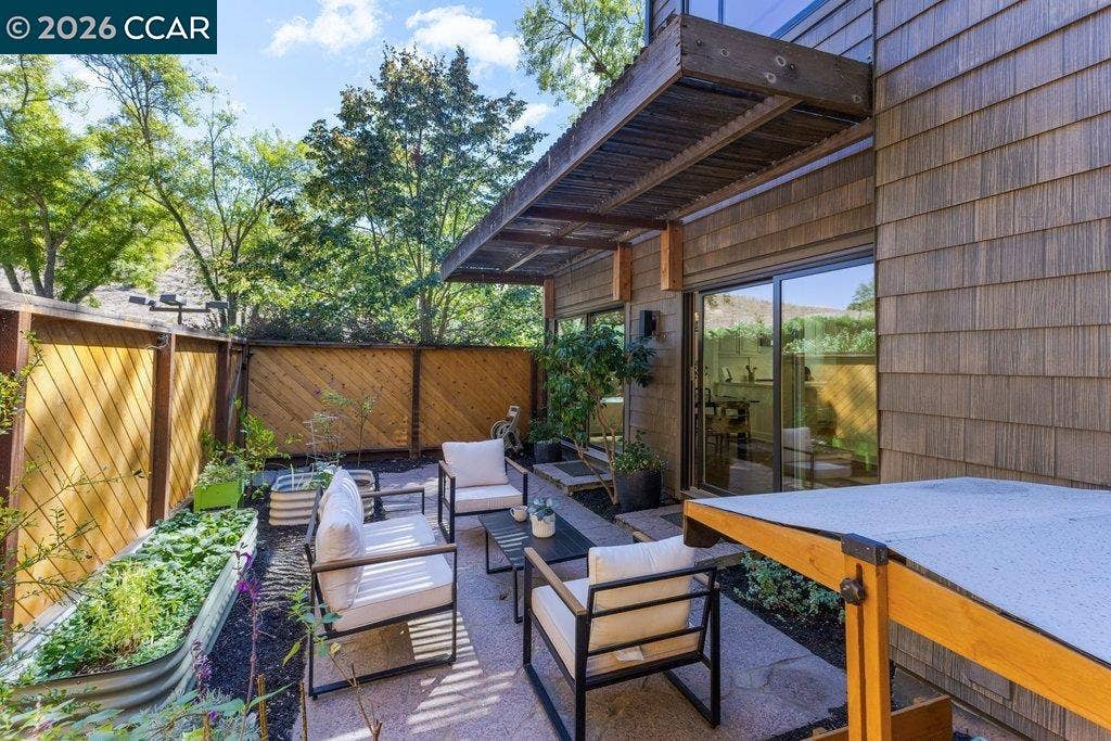 500 Monarch Ridge Dr, Walnut Creek, CA 94597