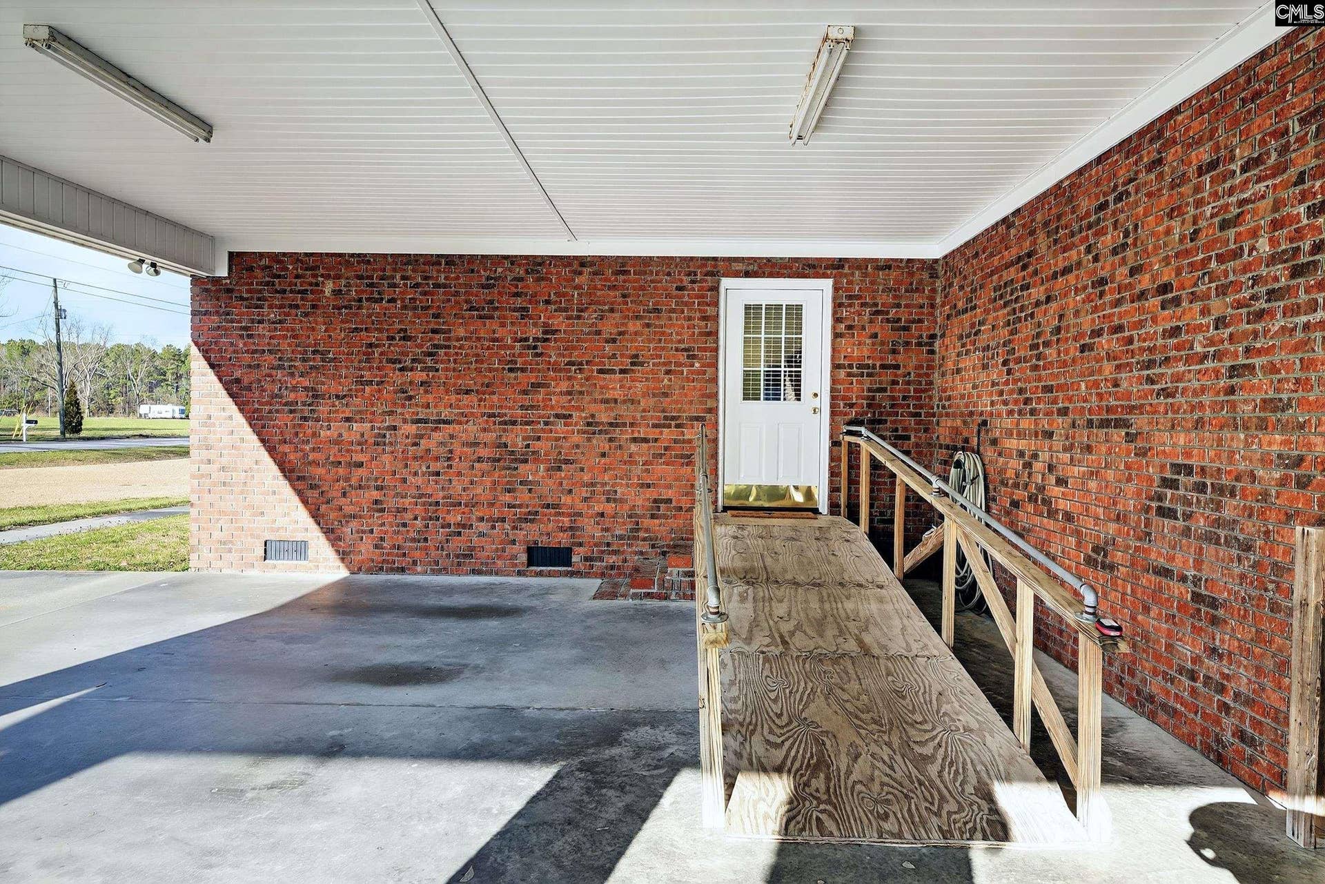 993 Pickett Level Road, Elloree, SC 29047