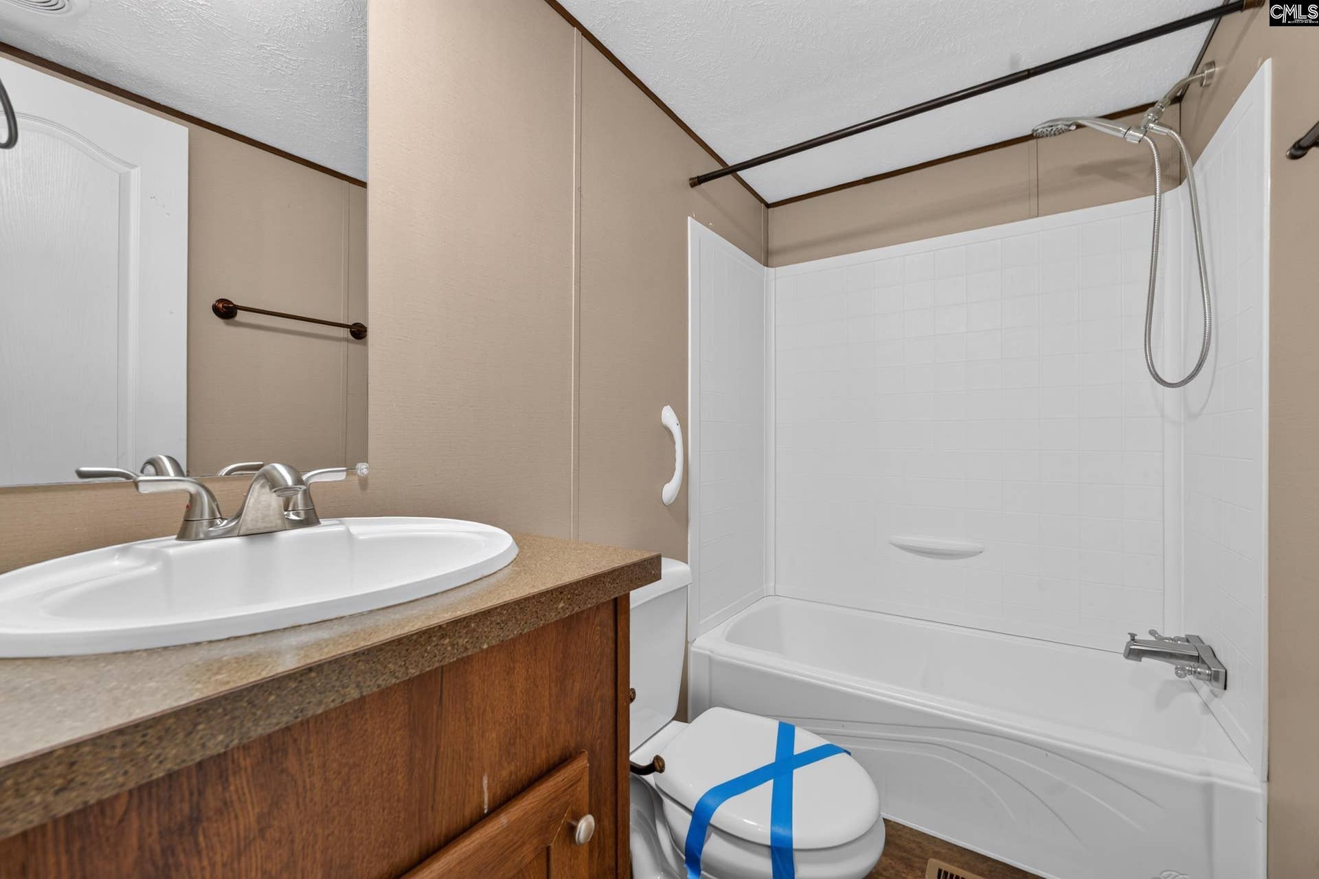 150 Harbors End Drive, Saluda, SC 29138