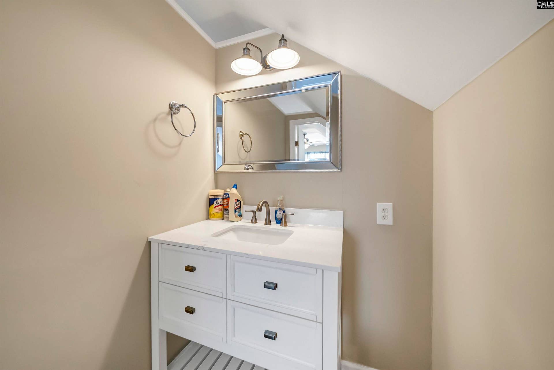extra convenience for this office/flex space