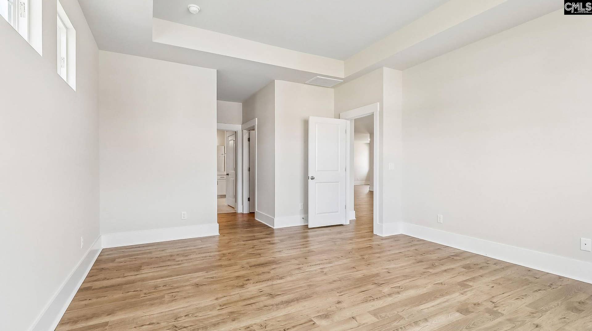 2 walk-in closets