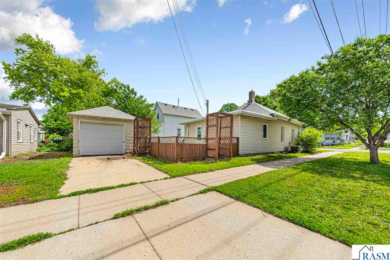702 N Broad Street, Mankato, MN 56001