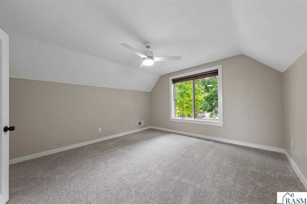 220 W 5th Street, Mankato, MN 56001