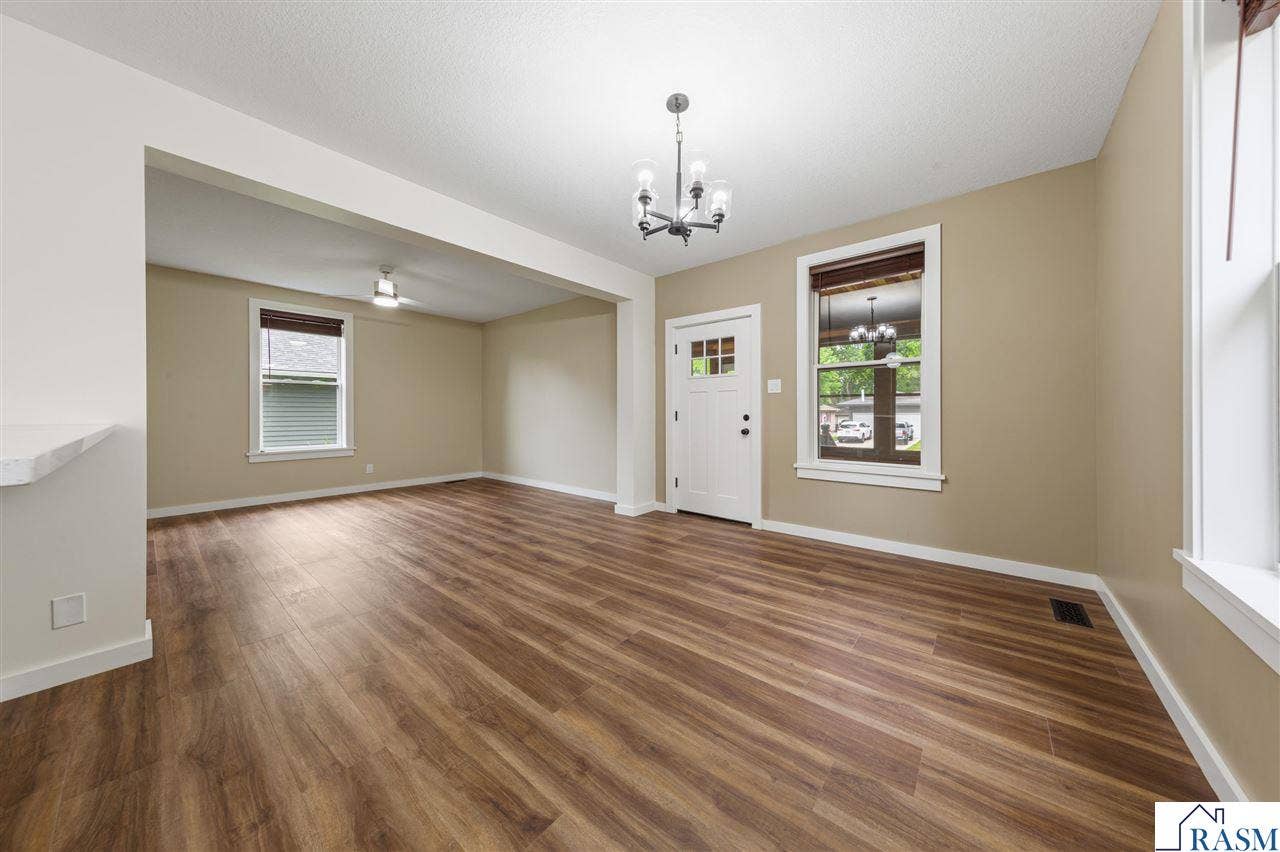 220 W 5th Street, Mankato, MN 56001