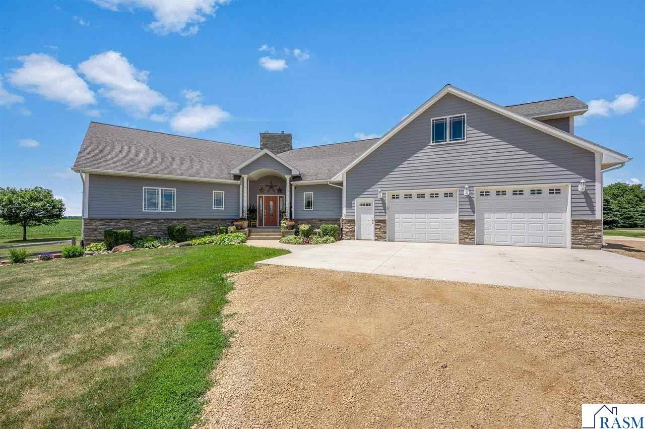 14371 County Road 114, Hanska, MN 56041