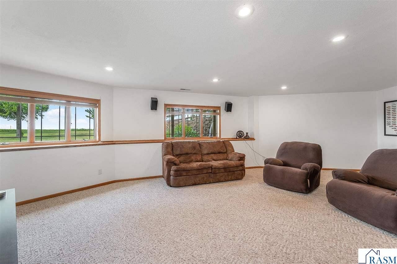 14371 County Road 114, Hanska, MN 56041