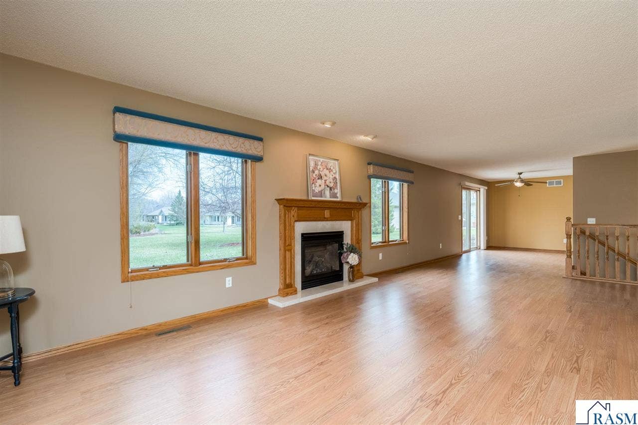 100 Crystal Lane, Mankato, MN 56001