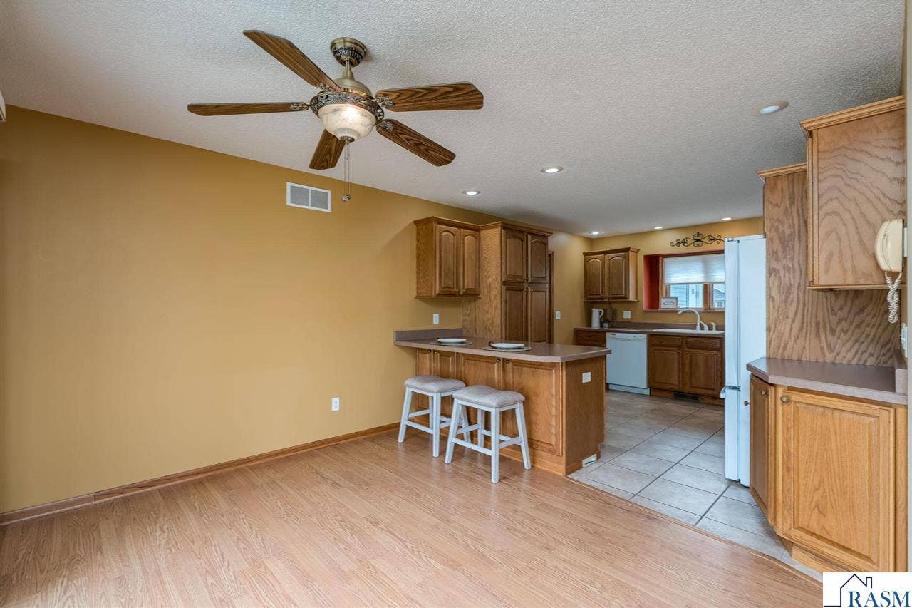 100 Crystal Lane, Mankato, MN 56001