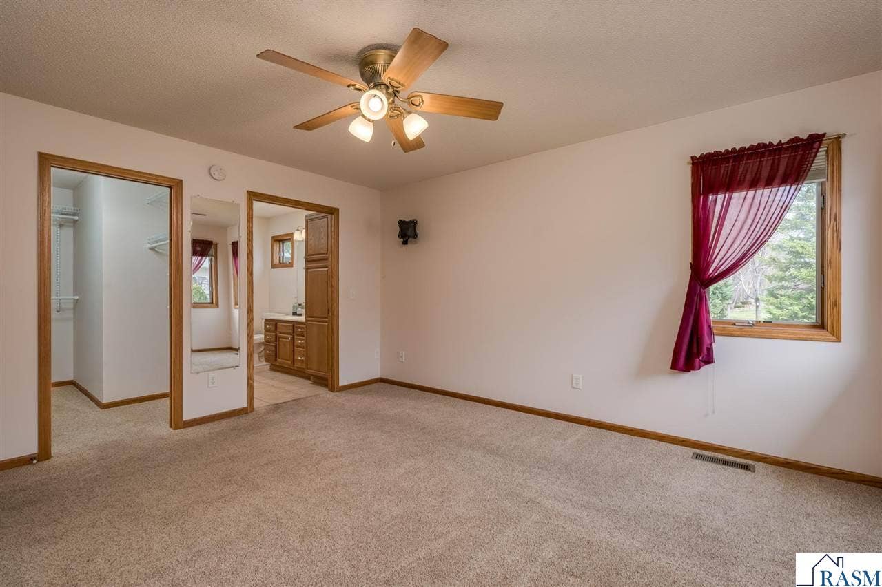 100 Crystal Lane, Mankato, MN 56001