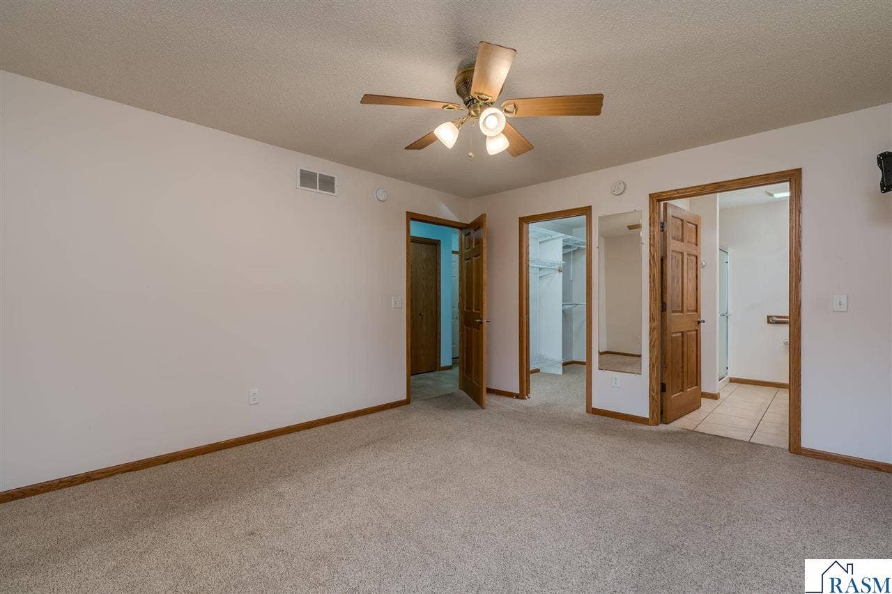 100 Crystal Lane, Mankato, MN 56001