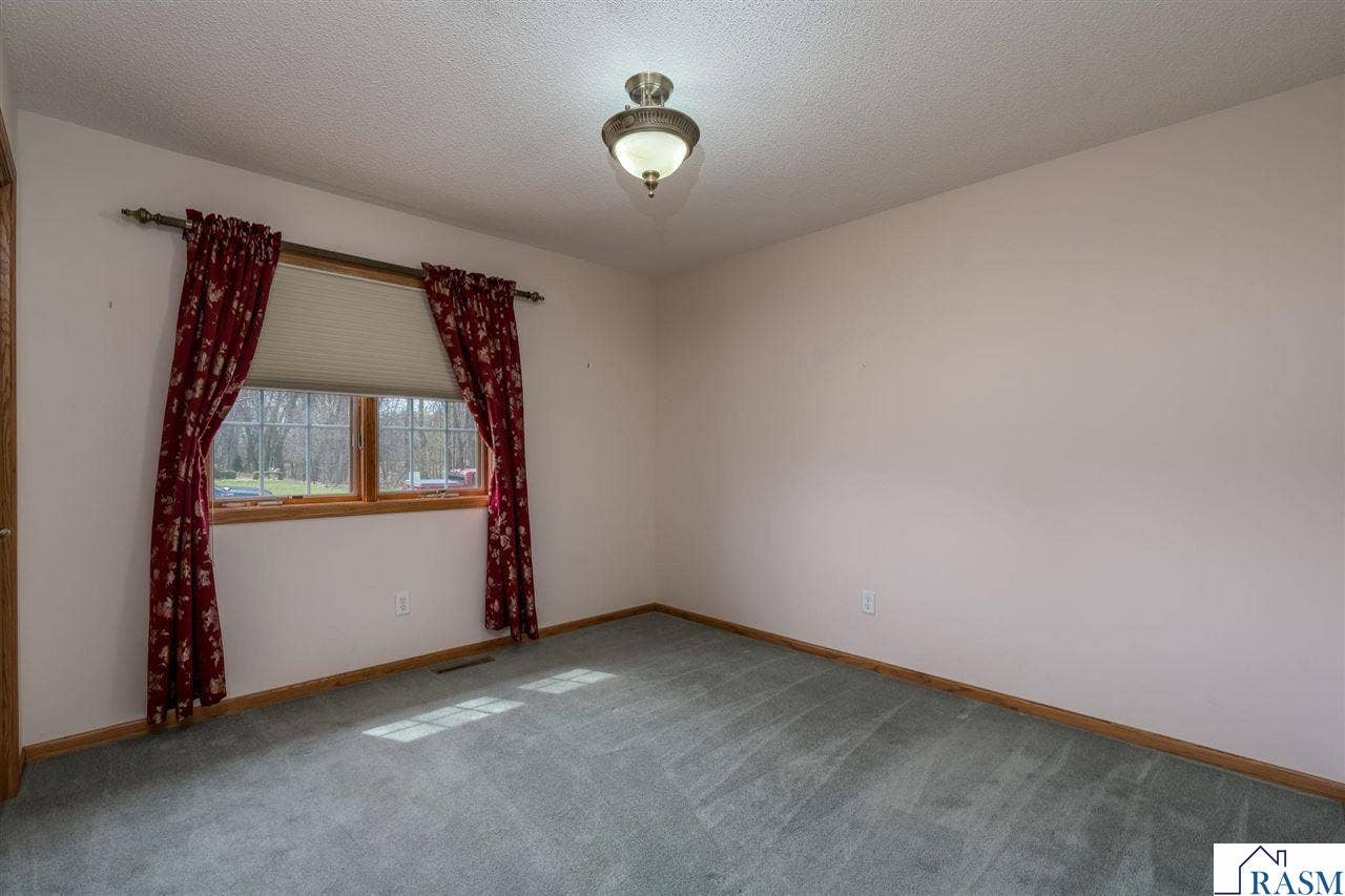 100 Crystal Lane, Mankato, MN 56001