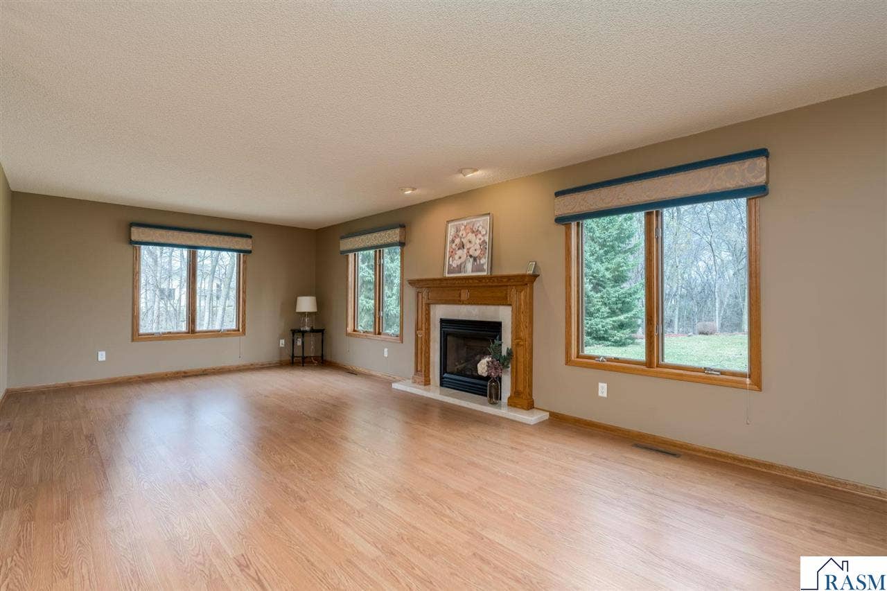 100 Crystal Lane, Mankato, MN 56001