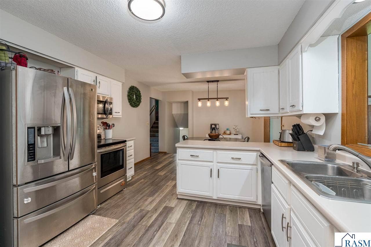 209 Viking Drive, Mankato, MN 56001