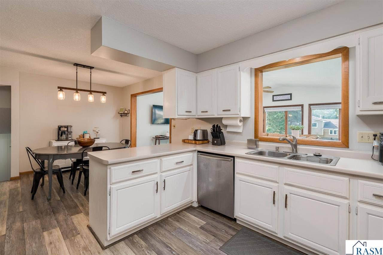 209 Viking Drive, Mankato, MN 56001
