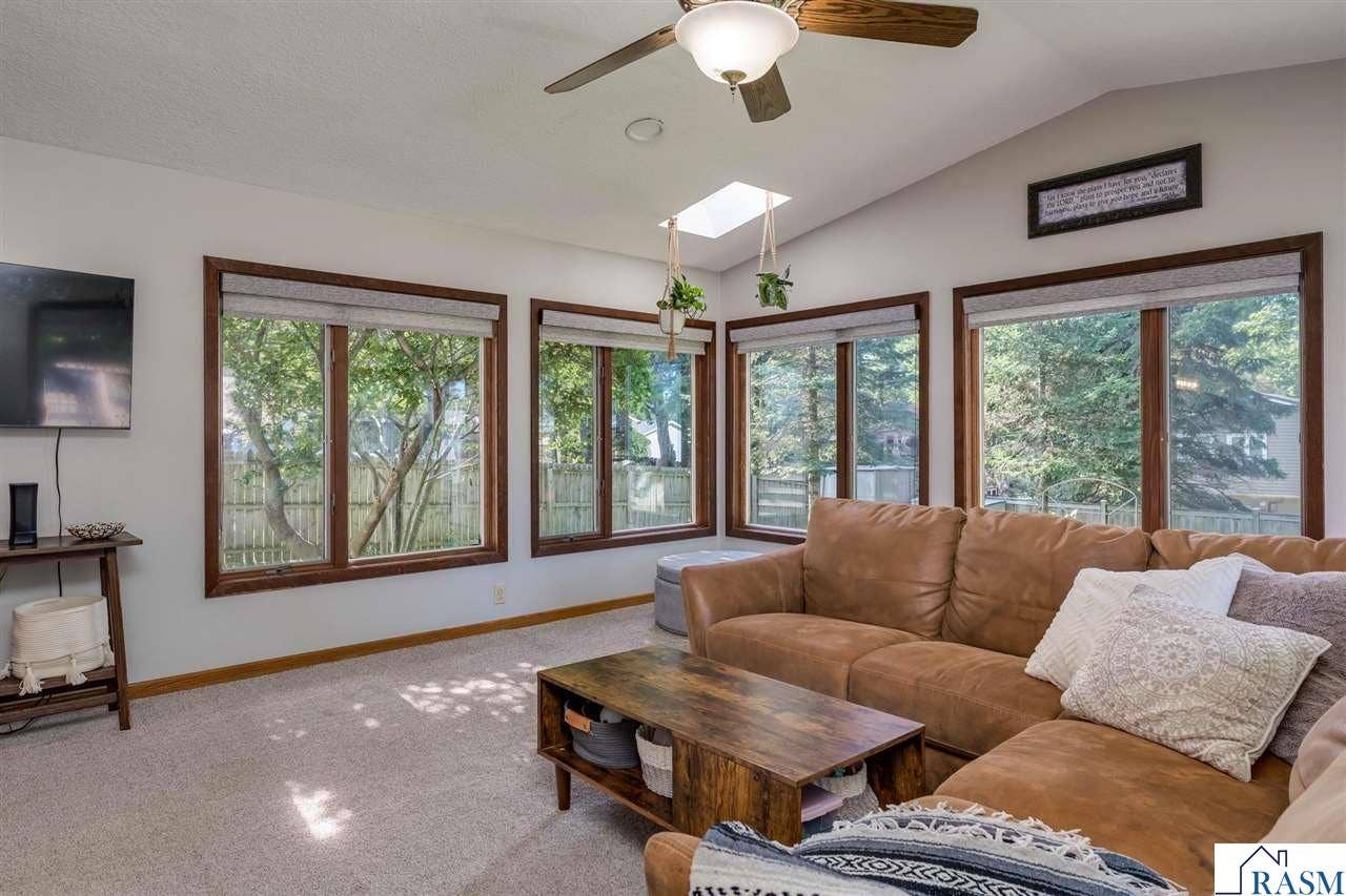209 Viking Drive, Mankato, MN 56001