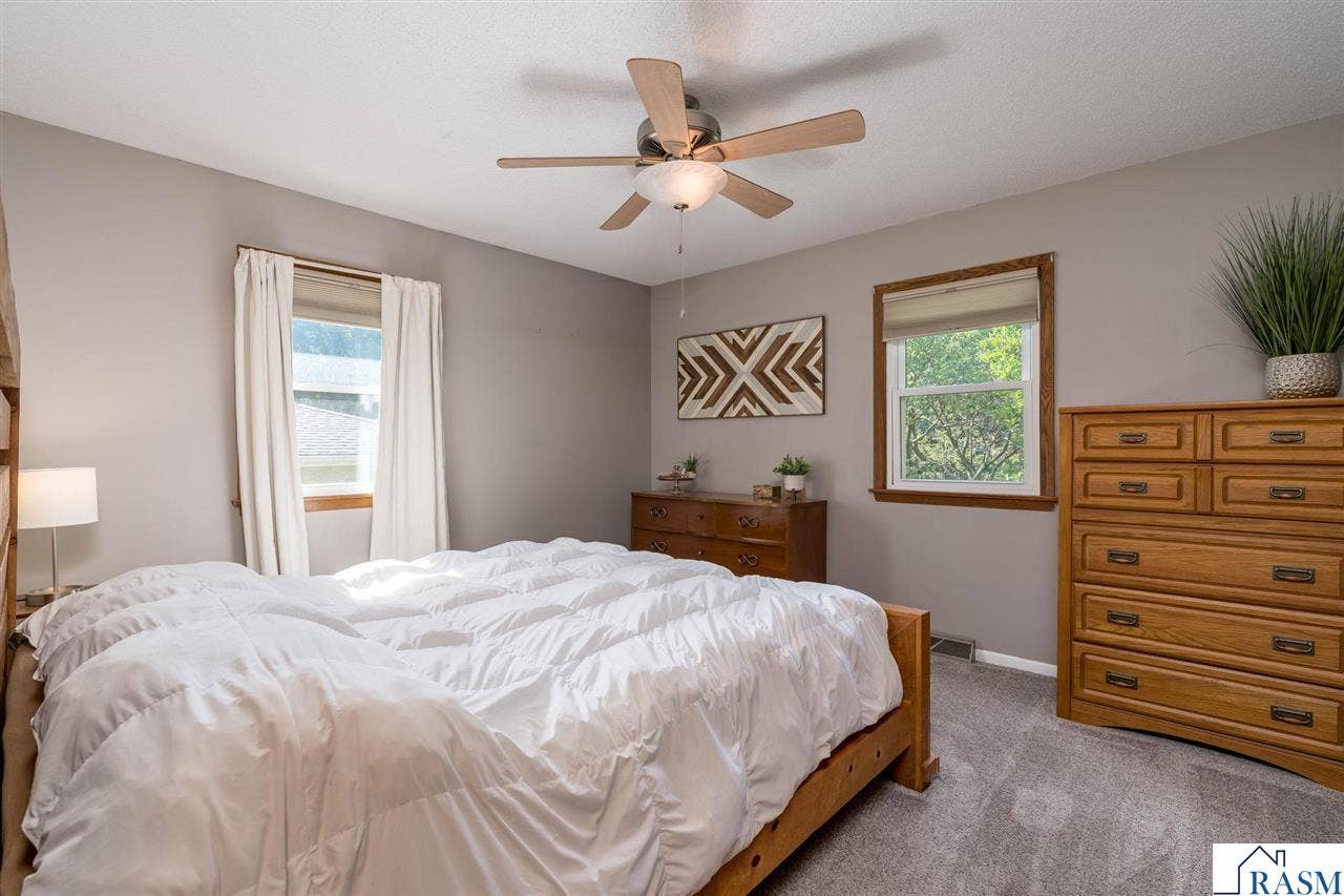 209 Viking Drive, Mankato, MN 56001