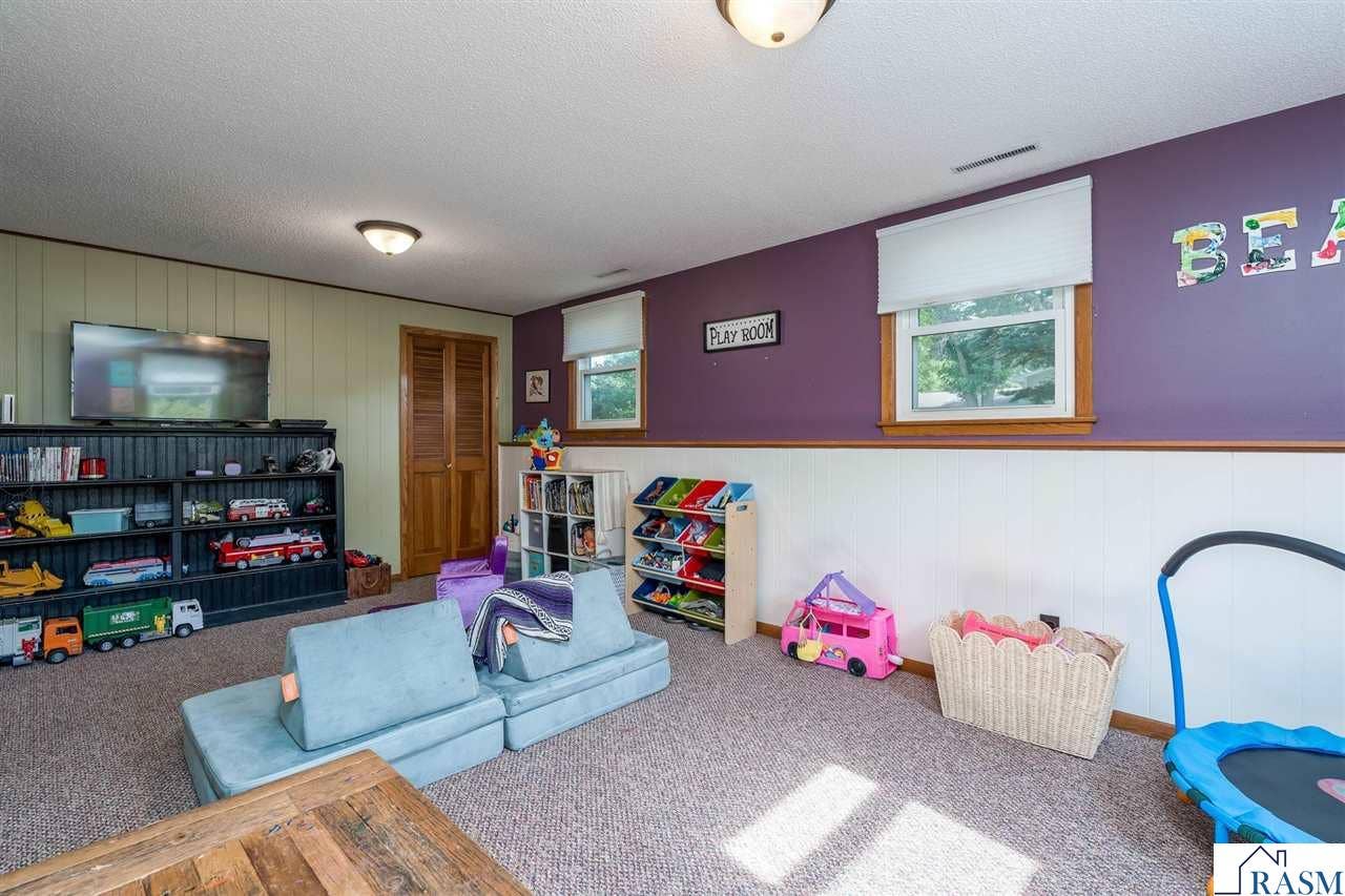 209 Viking Drive, Mankato, MN 56001
