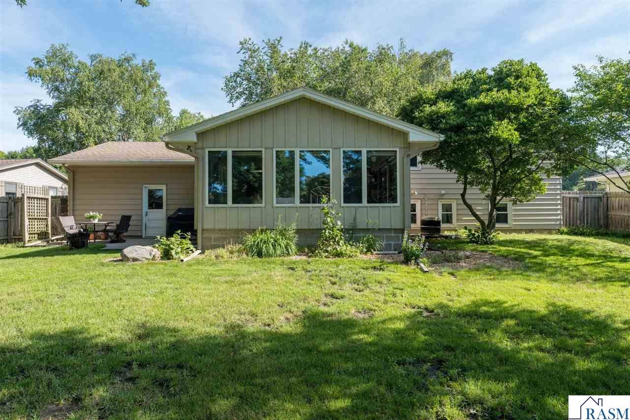 209 Viking Drive, Mankato, MN 56001